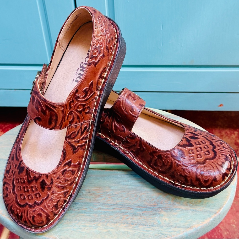 ✨NEW✨ Alegria Brown Leather Embossed Mary Jane with Buckle